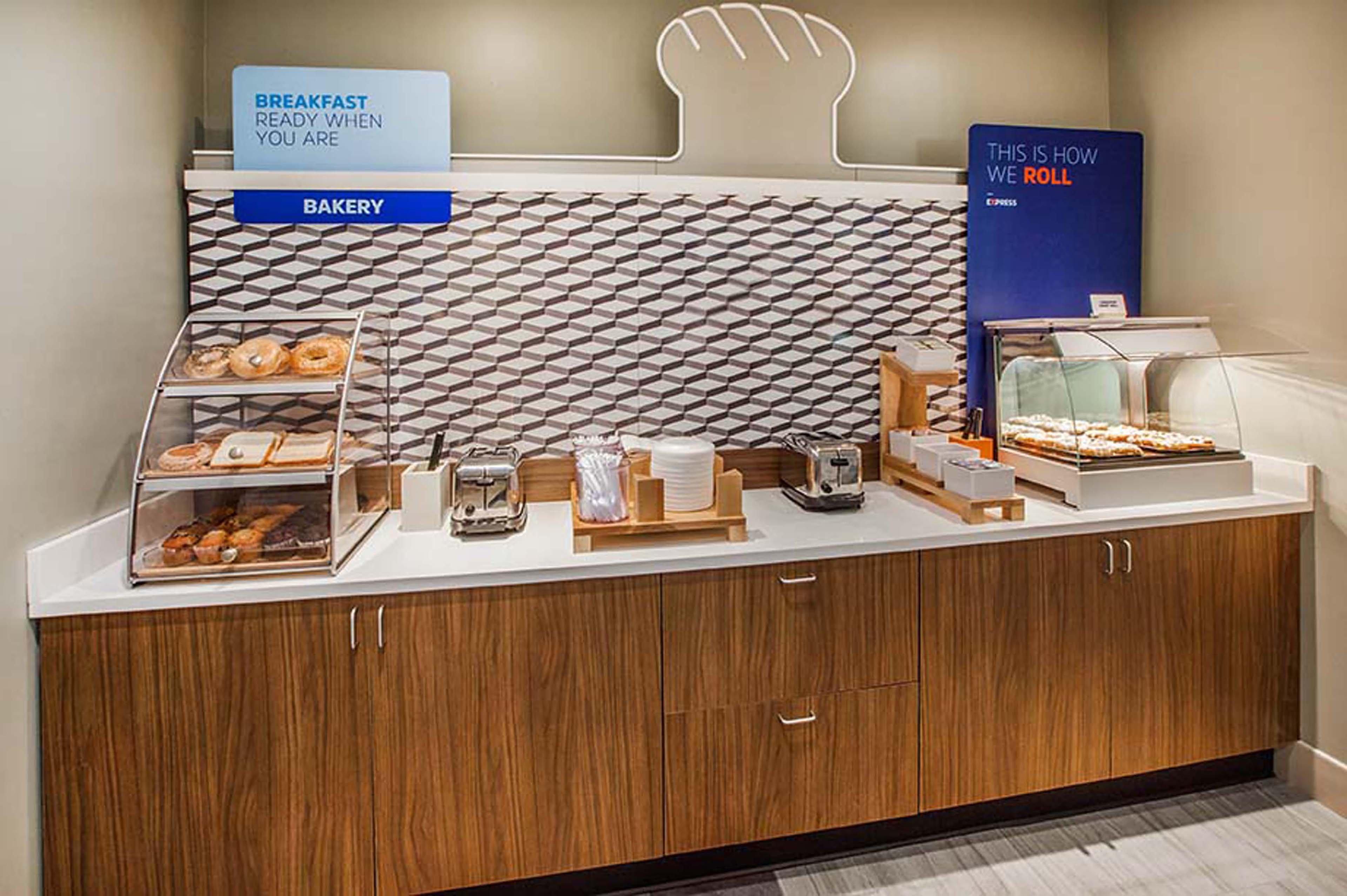 Holiday Inn Express Hastings By Ihg Exteriör bild